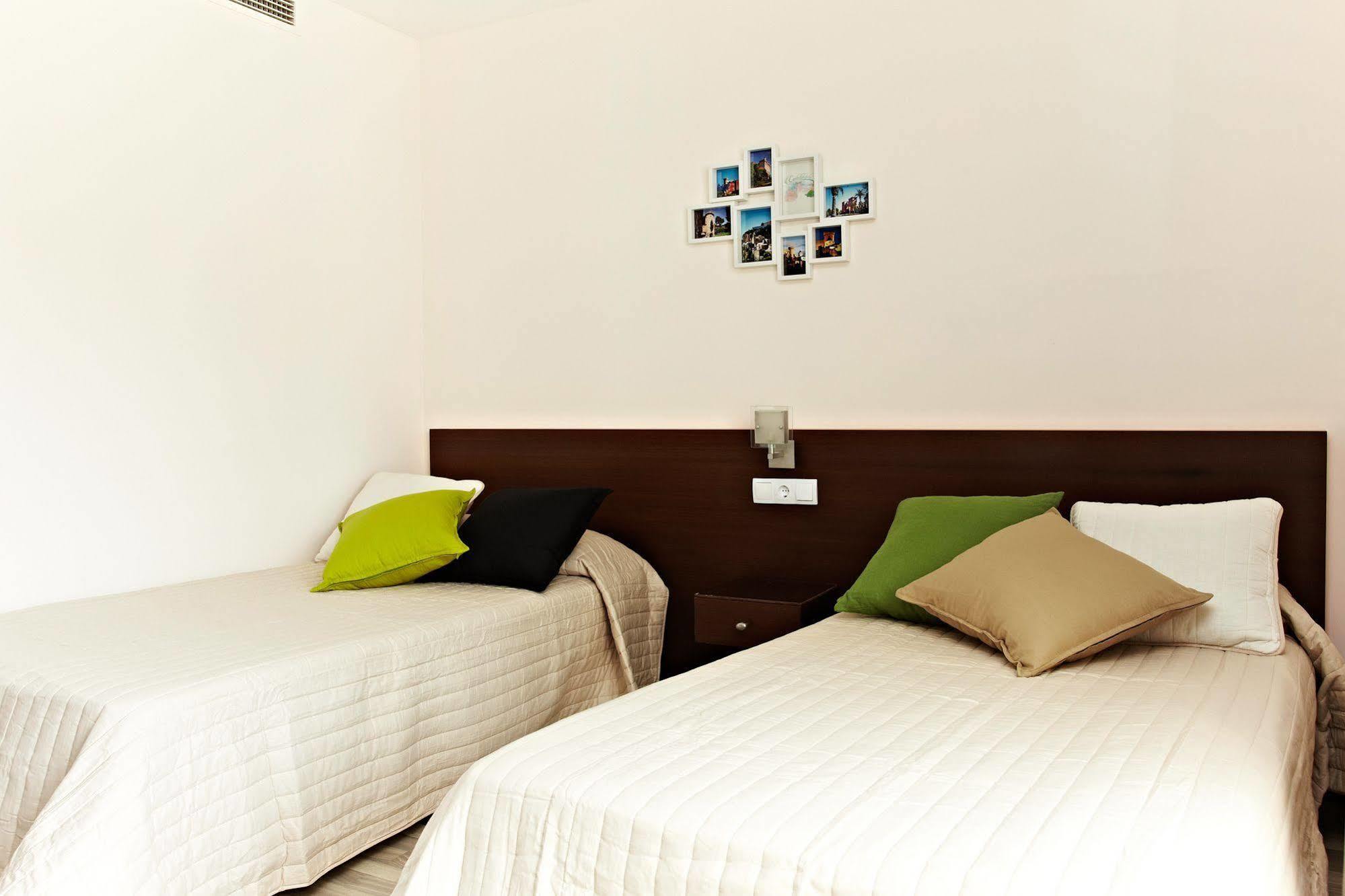 Ginosi Basics Centric Apartel Apartment กาสเตย์เดเฟลส์ ภายนอก รูปภาพ